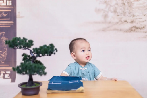 泉州怀孕肚子中间凹两边凸